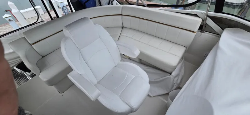 Live Now Yacht Photos Pics Interior seating of 2006 Carver 44CPMY yacht with white leather upholstery.