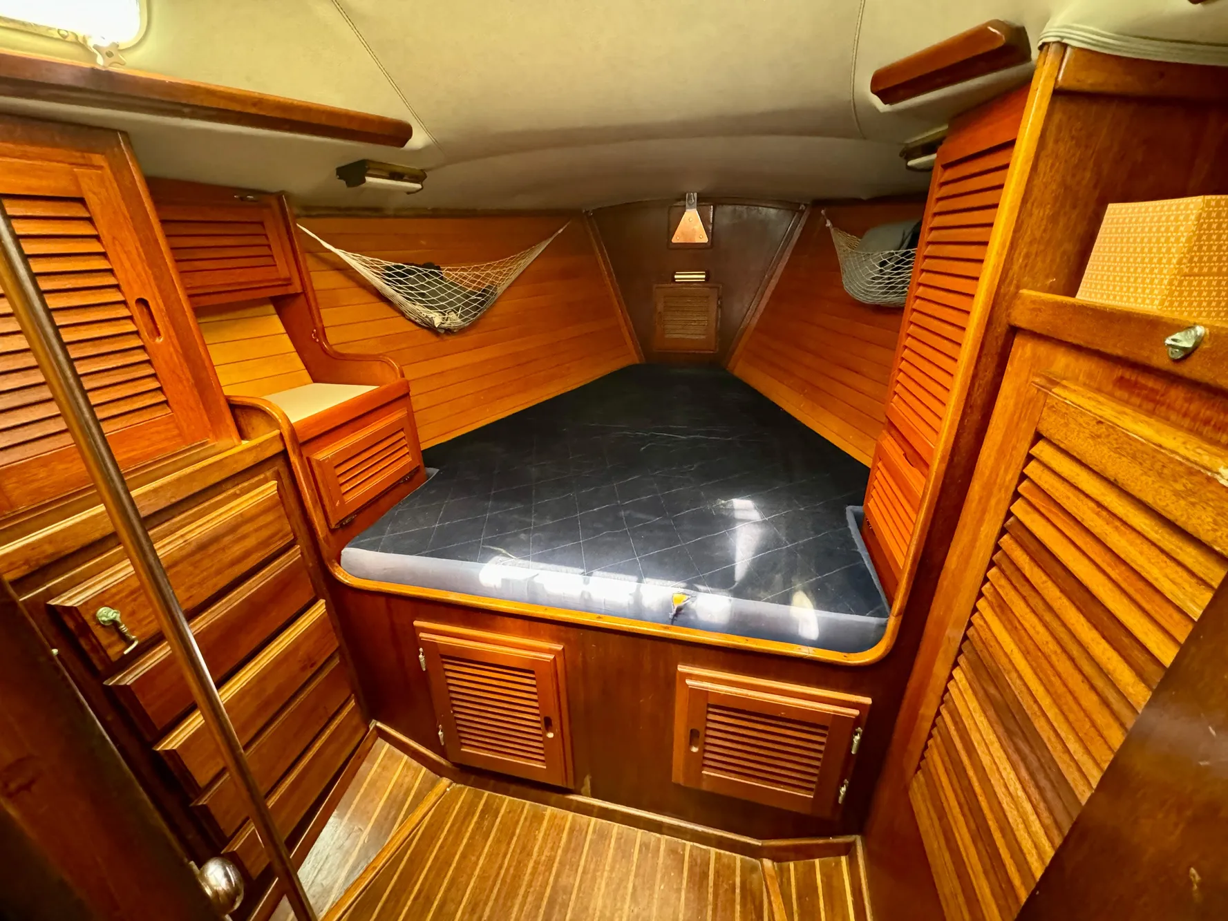 1979 Islander IP Peterson 40 cabin with wooden interior and cozy sleeping area.
