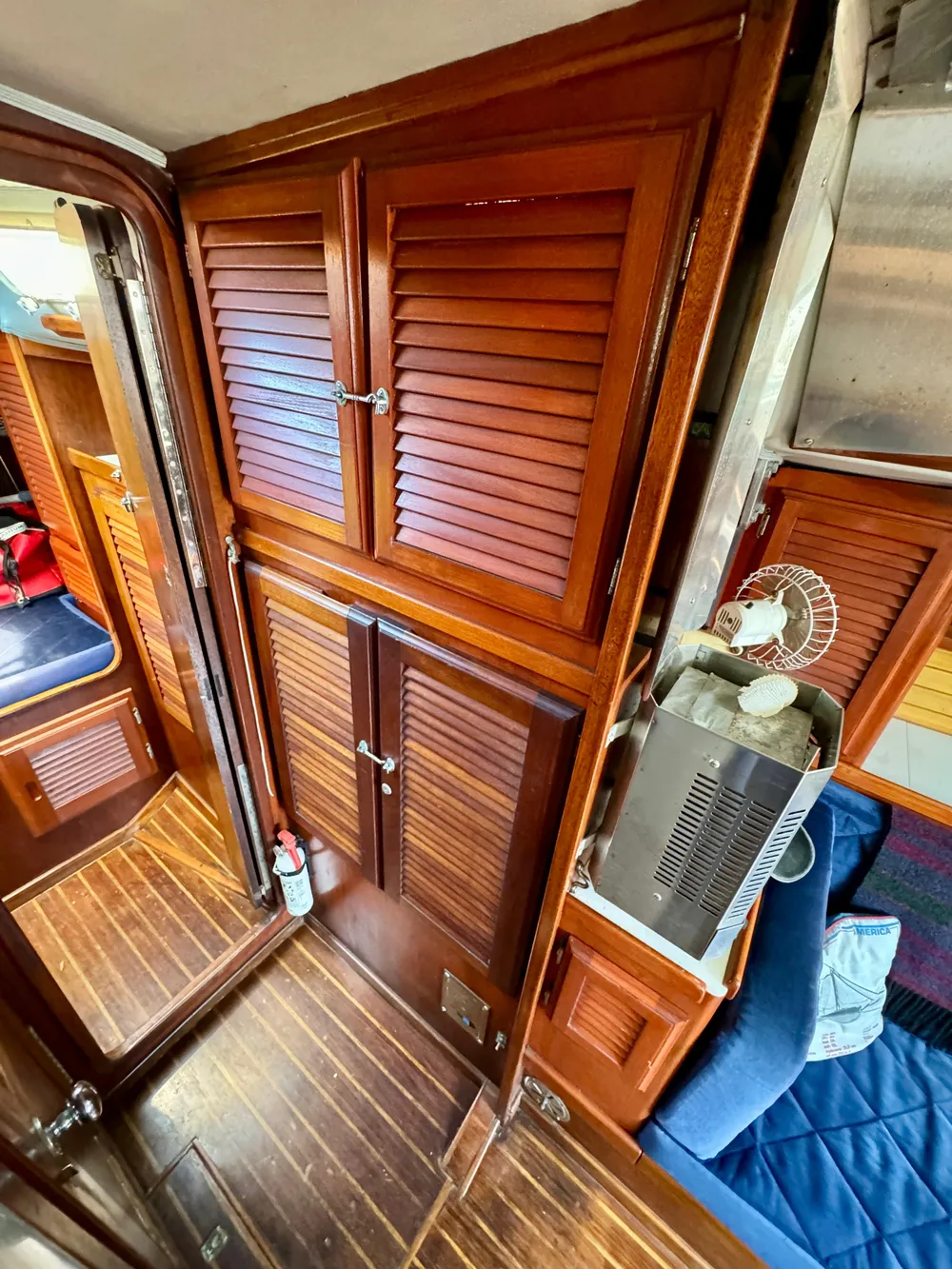 1979 Islander IP Peterson 40 interior with wooden cabinets and seating area.