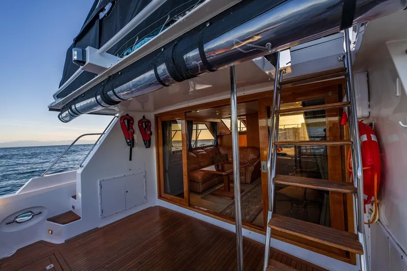 Bella Luna Yacht Photos Pics Ocean Alexander 48 Cockpit Motoryacht 1990, featuring elegant interior and spacious deck.