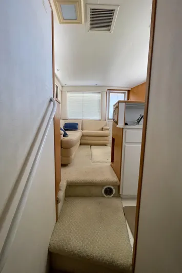  Yacht Photos Pics Interior of 1995 Hatteras 39 Sportfish yacht, featuring cozy seating and carpeted steps.