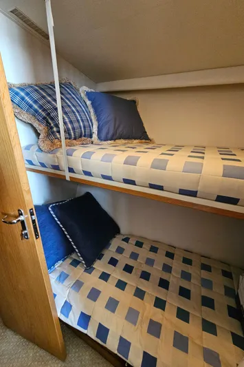  Yacht Photos Pics Bunk beds with blue checkered bedding in 1995 Hatteras 39 Sportfish cabin.