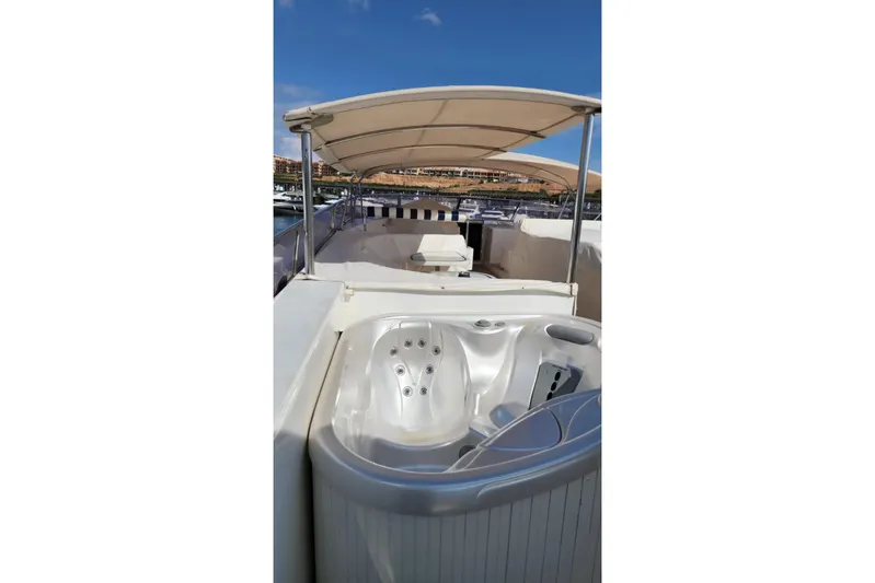  Yacht Photos Pics Luxury yacht Horizon 105 (2002) with jacuzzi and sunshade on deck.