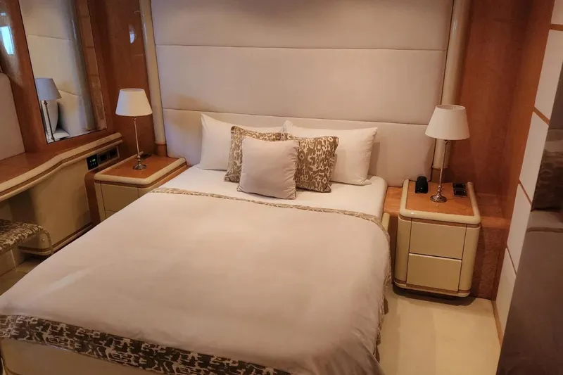  Yacht Photos Pics Luxurious bedroom interior on 2002 Horizon 105 yacht, featuring elegant bedding and stylish decor.