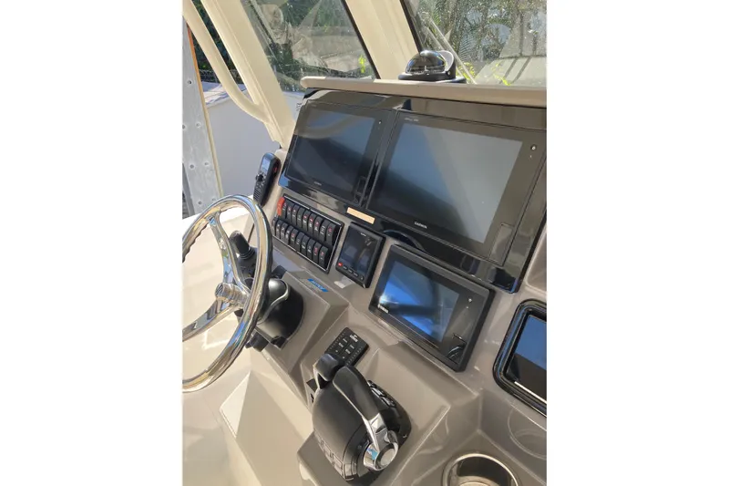 No Jet Lag Yacht Photos Pics 2019 Pursuit S 288 Sport boat dashboard with modern navigation screens and controls.