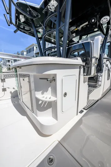 Jokers Jewel Yacht Photos Pics 2019 Wellcraft 352 Fisherman boat interior with sleek design and modern amenities.
