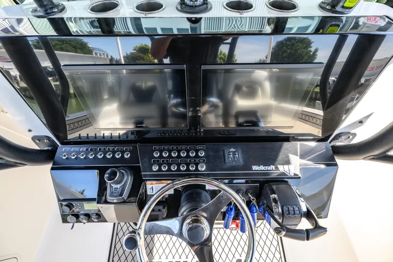 Jokers Jewel Yacht Photos Pics 2019 Wellcraft 352 Fisherman helm with dual displays and control panel.