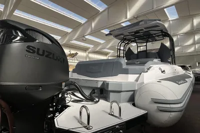 2025 Ranieri Cayman 38 Excutive