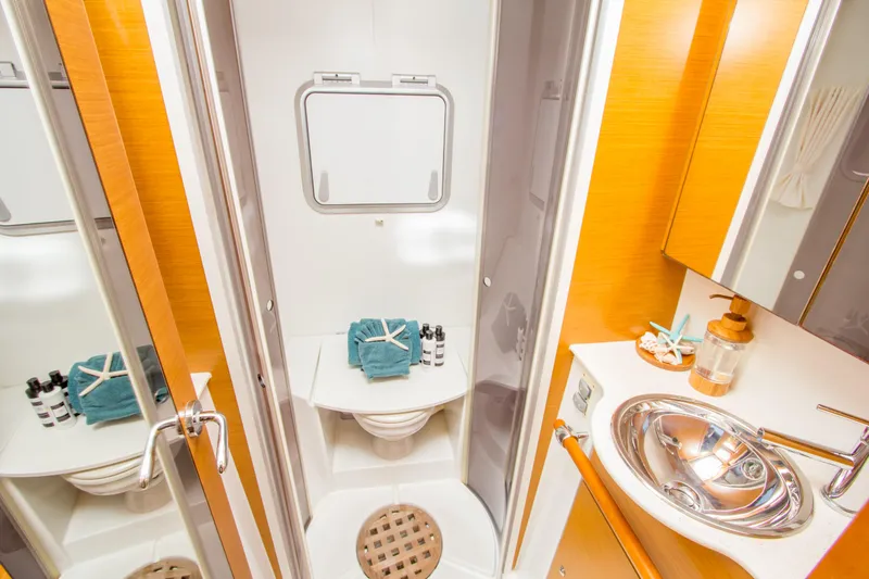 Azuria Yacht Photos Pics 