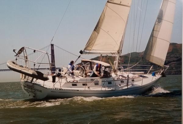 1987 Hylas Center Cockpit