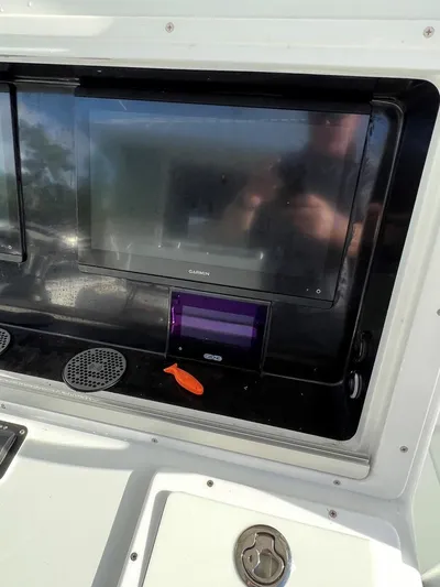 32 Yellowfin Yacht Photos Pics 2016 Yellowfin 32 Offshore dashboard with Garmin display and controls.