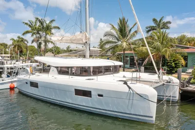 2017 Lagoon 42 Owners Version