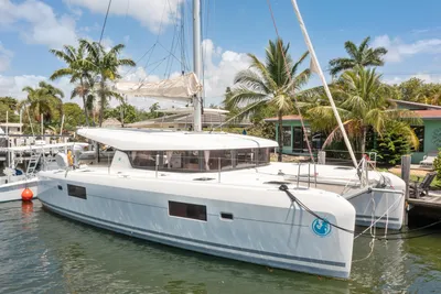 Lagoon 42 Owners Version