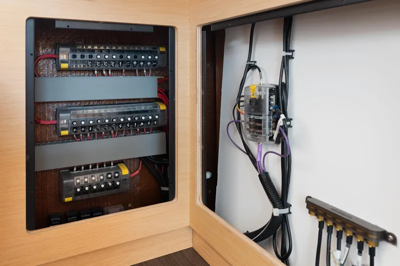 Curvy Mermaid Yacht Photos Pics 