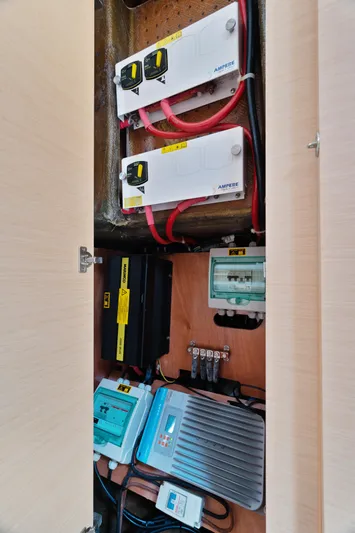 Curvy Mermaid Yacht Photos Pics 