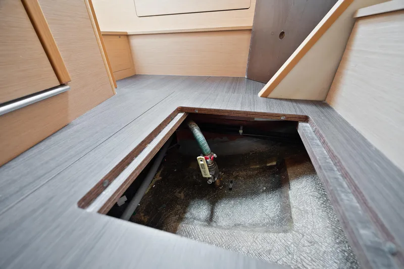 Curvy Mermaid Yacht Photos Pics 