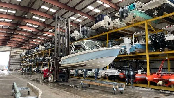  Yacht Photos Pics 2019 Boston Whaler 270 Vantage - Image 2