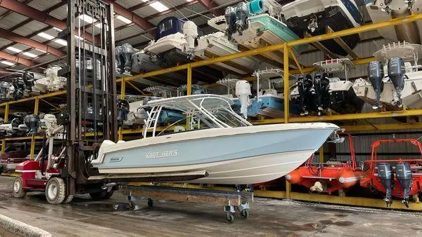  Yacht Photos Pics 2019 Boston Whaler 270 Vantage - Image 3