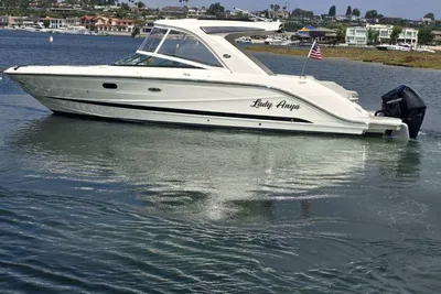 Sea Ray SLX 310 Outboard