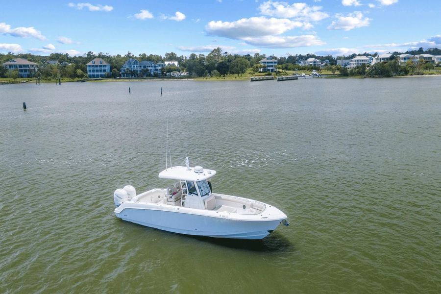 2018 Boston Whaler 330 Outrage