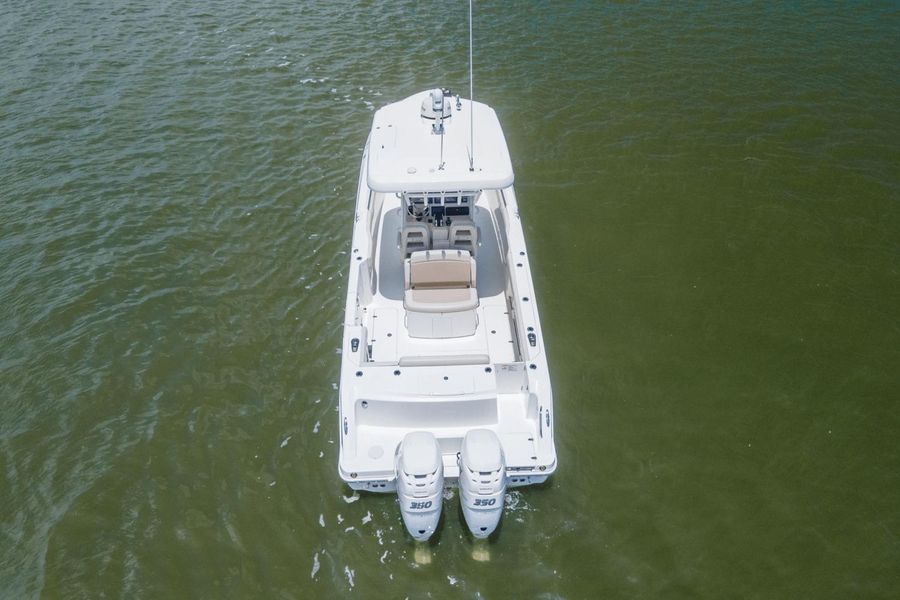 2018 Boston Whaler 330 Outrage