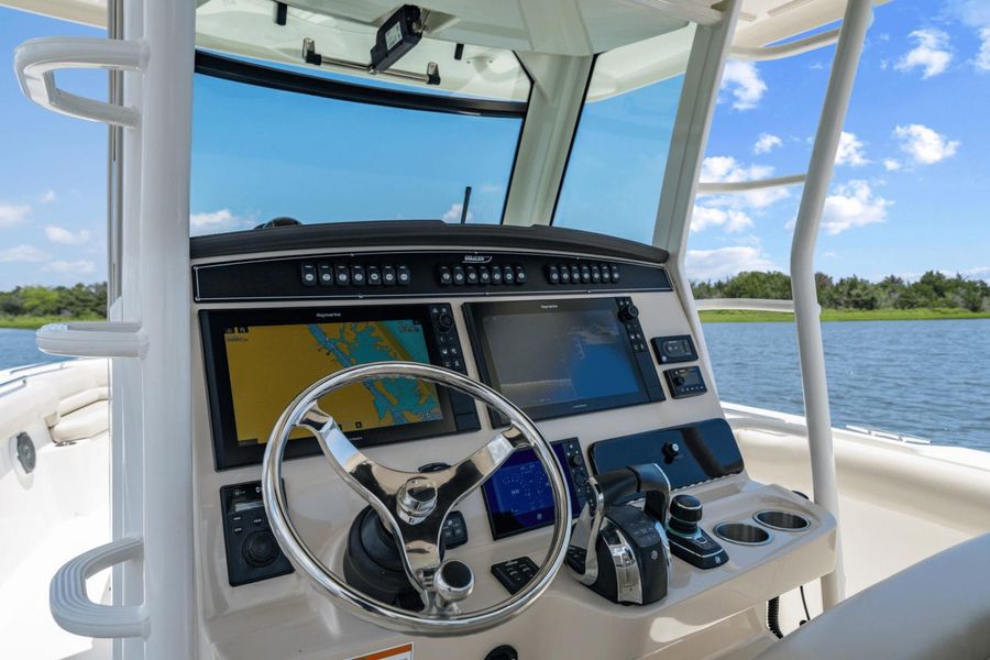 2018 Boston Whaler 330 Outrage