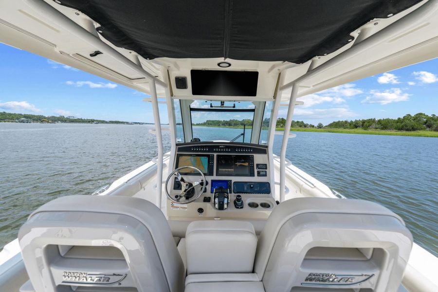 2018 Boston Whaler 330 Outrage