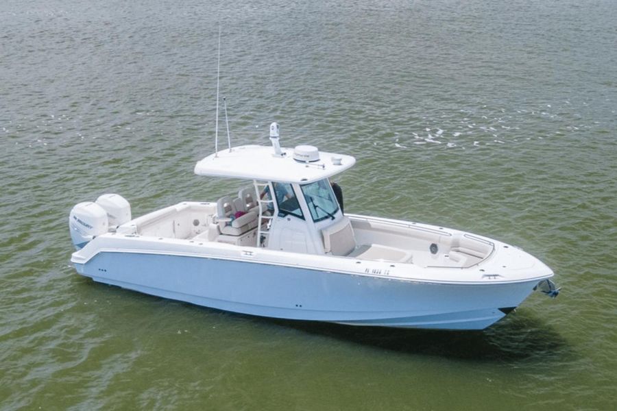 2018 Boston Whaler 330 Outrage