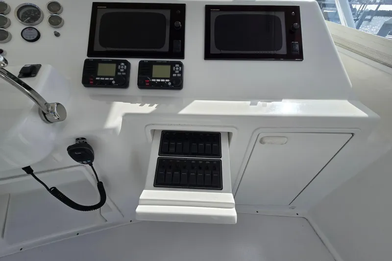  Yacht Photos Pics Control panel of Ocean Yachts 55 Super Sport 1982, featuring modern navigation equipment.