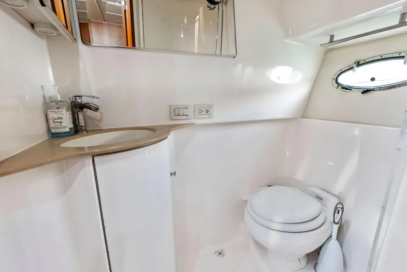 Blue Pearl Yacht Photos Pics 2004 Tiara Yachts 4200 Open bathroom with modern fixtures and porthole window.