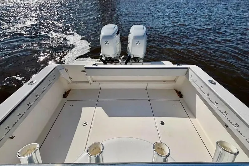  Yacht Photos Pics 2006 McKee Craft Freedom 28 FS/CC boat with dual engines on open water.