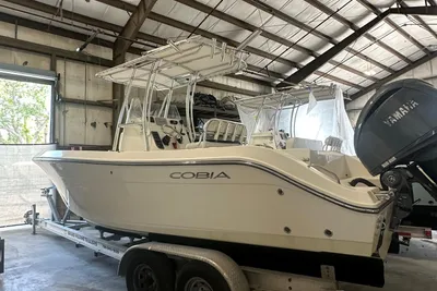 Cobia 237 Center Console