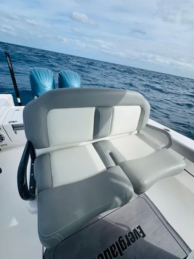  Yacht Photos Pics 2024 Everglades 273 Cc - Image 15