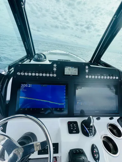  Yacht Photos Pics 2024 Everglades 273 Cc - Image 14