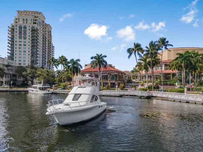 Emma Yacht Photos Pics 