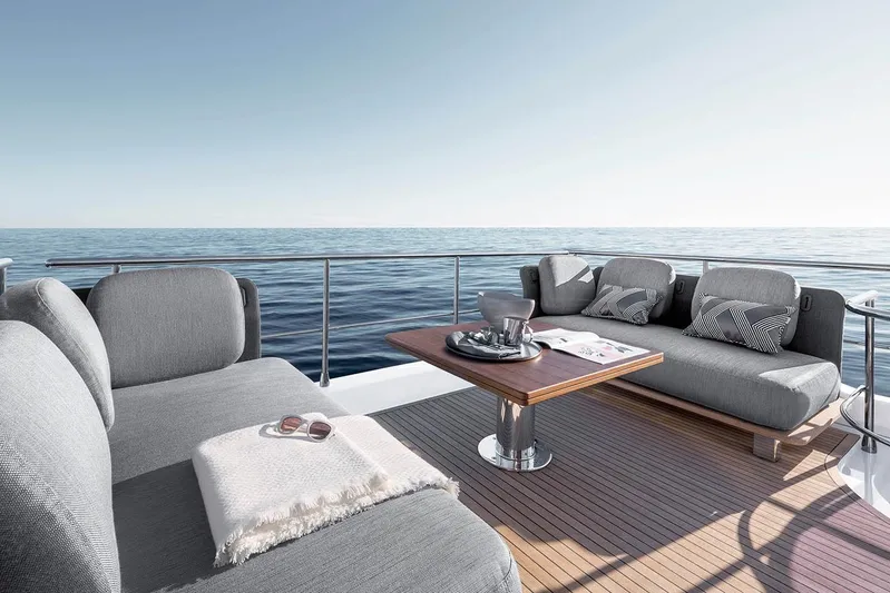 Skye Yacht Photos Pics Aft Flybridge Lounge Area