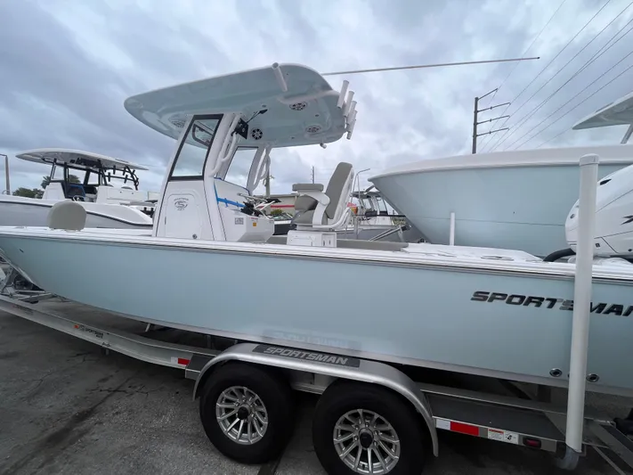  Yacht Photos Pics 2024 Sportsman 267 Masters - Image 5