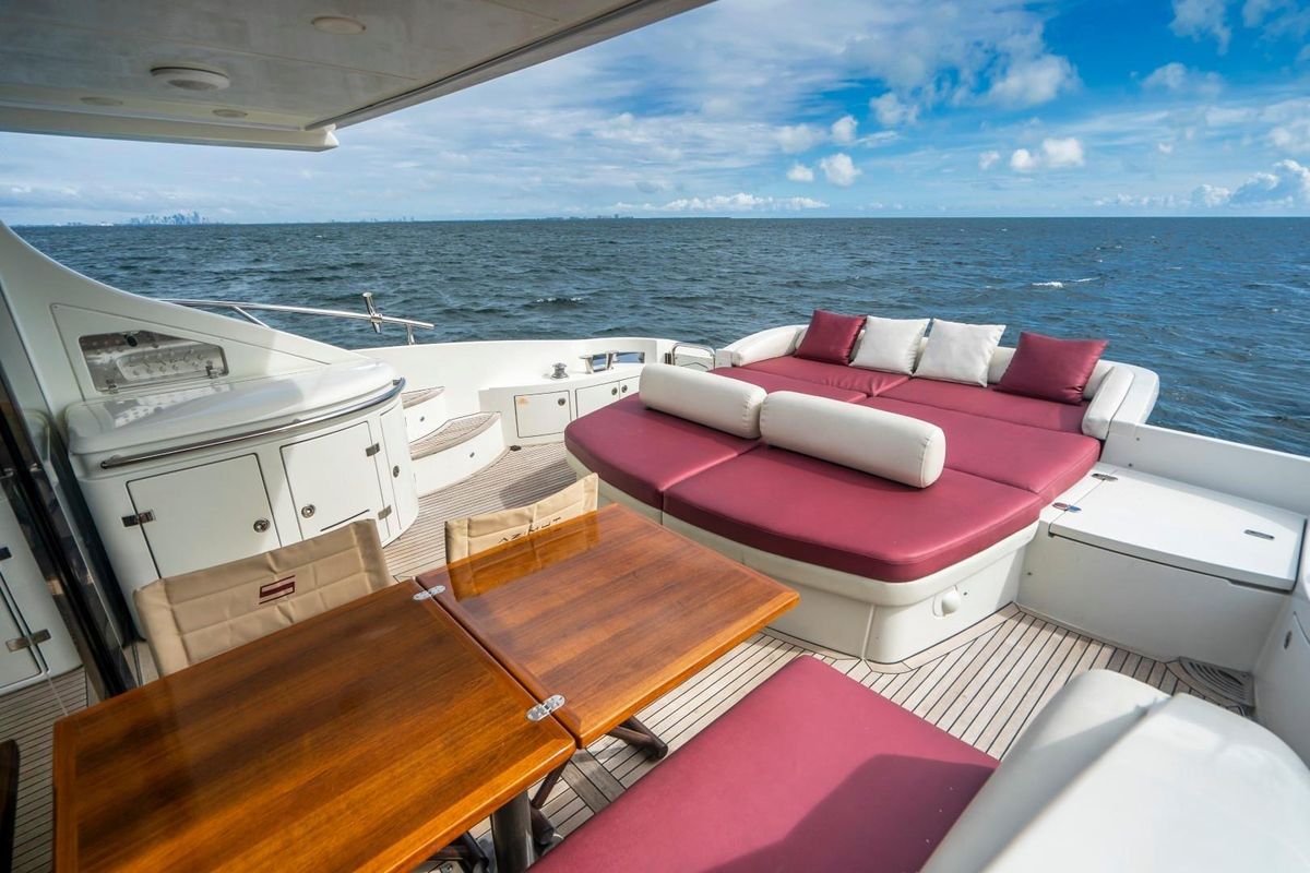 2007 Azimut 68 