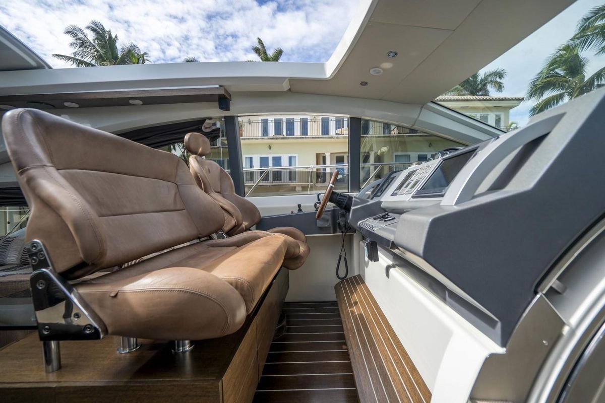 2007 Azimut 68 