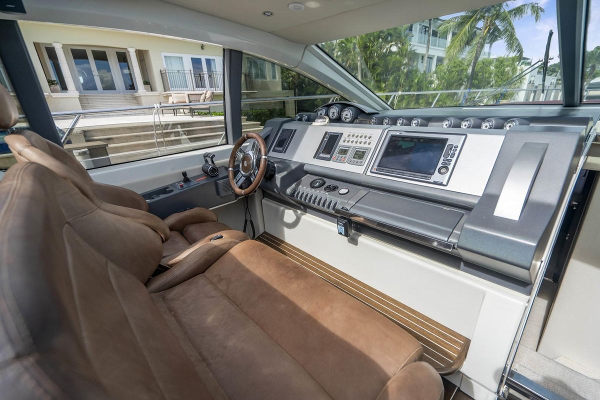 2007 Azimut 68 