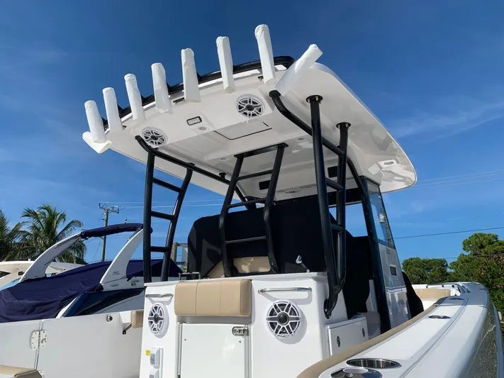  Yacht Photos Pics 2024 Everglades 365 Cc - Image 8