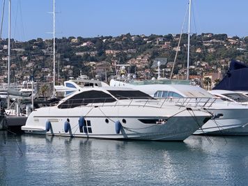 Azimut 62S
