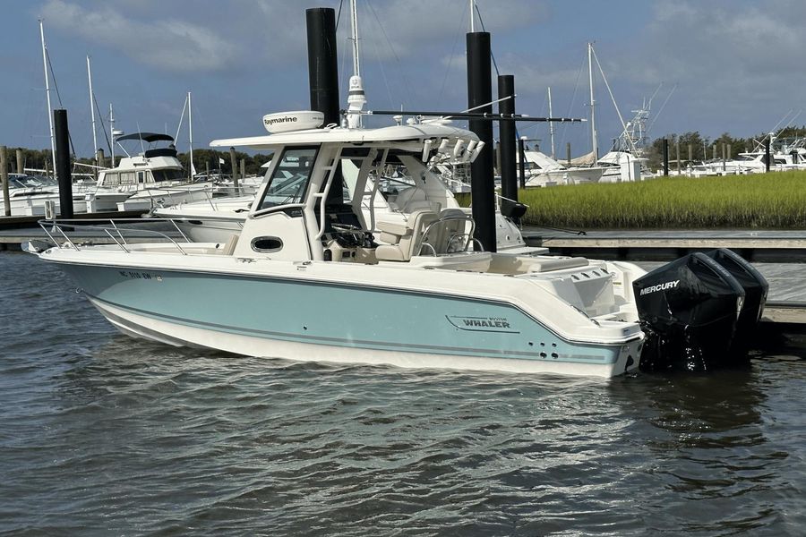 2022 Boston Whaler 250 Outrage