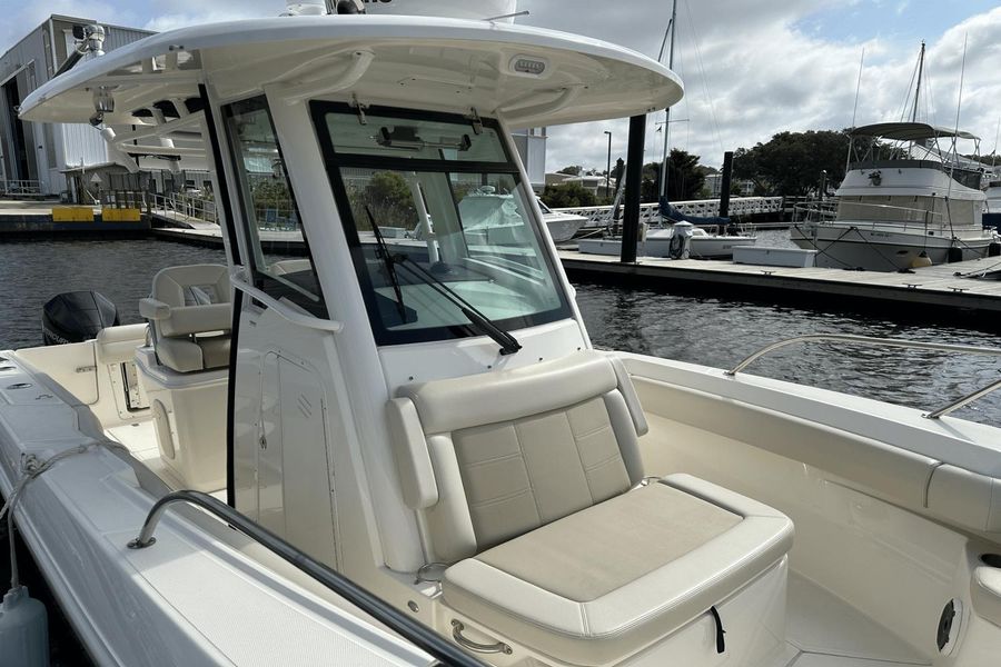 2022 Boston Whaler 250 Outrage