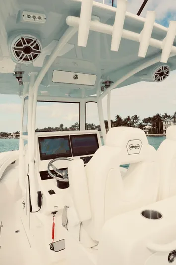  Yacht Photos Pics 2025 Limitless 27 Center Console