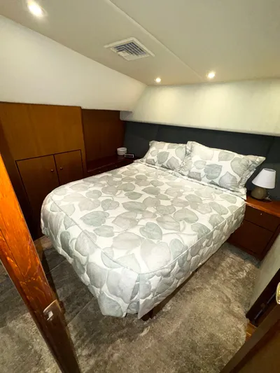 Loon Atik Yacht Photos Pics Cozy bedroom in 2005 Ocean Yachts 46 Super Sport with floral bedding and wooden cabinets.
