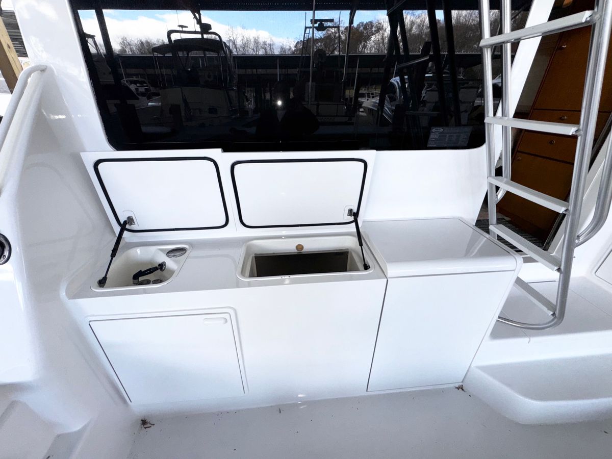 2005 Ocean Yachts 46 