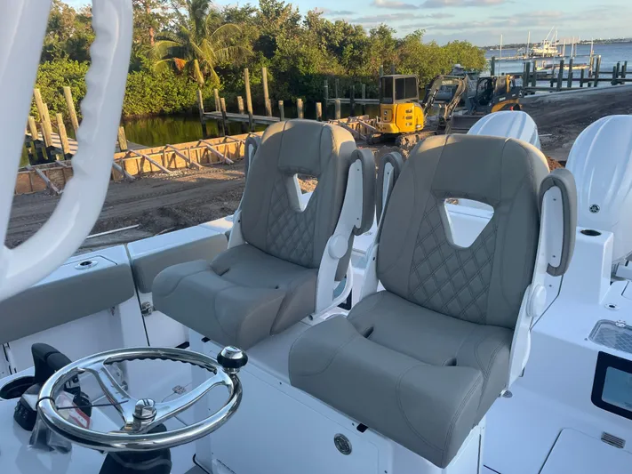  Yacht Photos Pics 2025 Sportsman 261 Heritage - Image 7