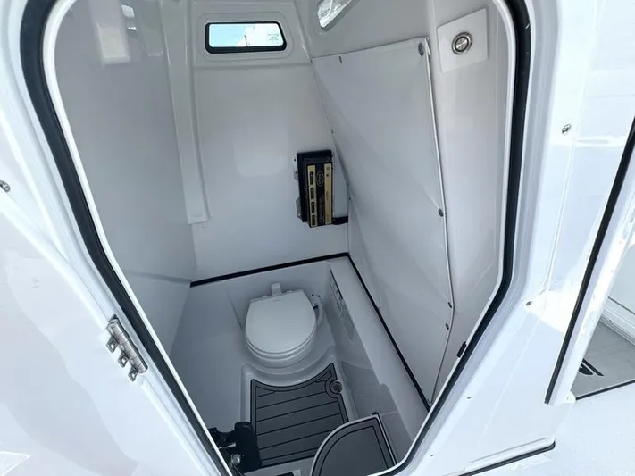  Yacht Photos Pics 2025 Sportsman 261 Heritage - Image 11