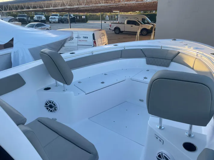  Yacht Photos Pics 2025 Sportsman 261 Heritage - Image 9